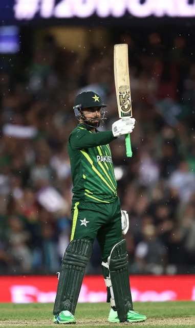 Pakistan keep T20 World Cup hopes alive with win over SA